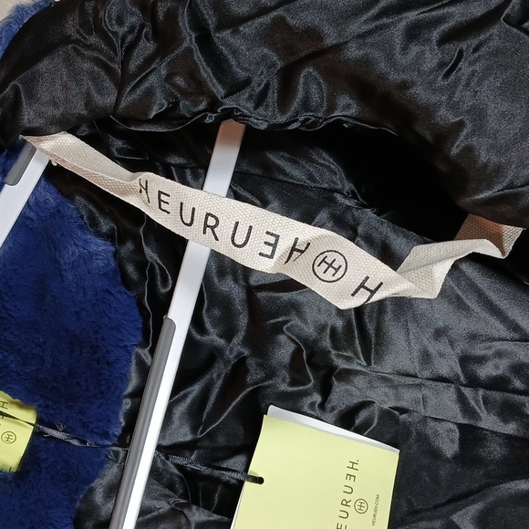 Heurueh Women's Blue Faux Fur Cropped Jacket size XS - Picture 9 of 12